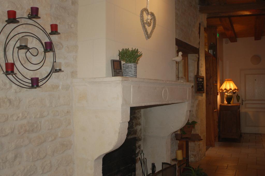 Hôtel du Donjon Aulnay  Buitenkant foto