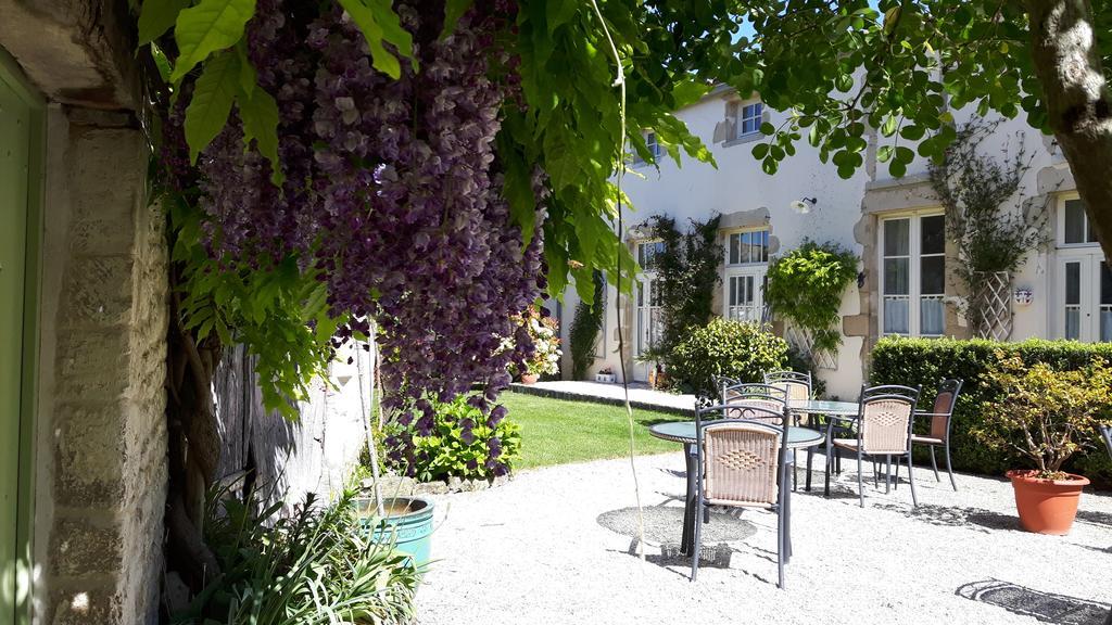 Hôtel du Donjon Aulnay  Buitenkant foto