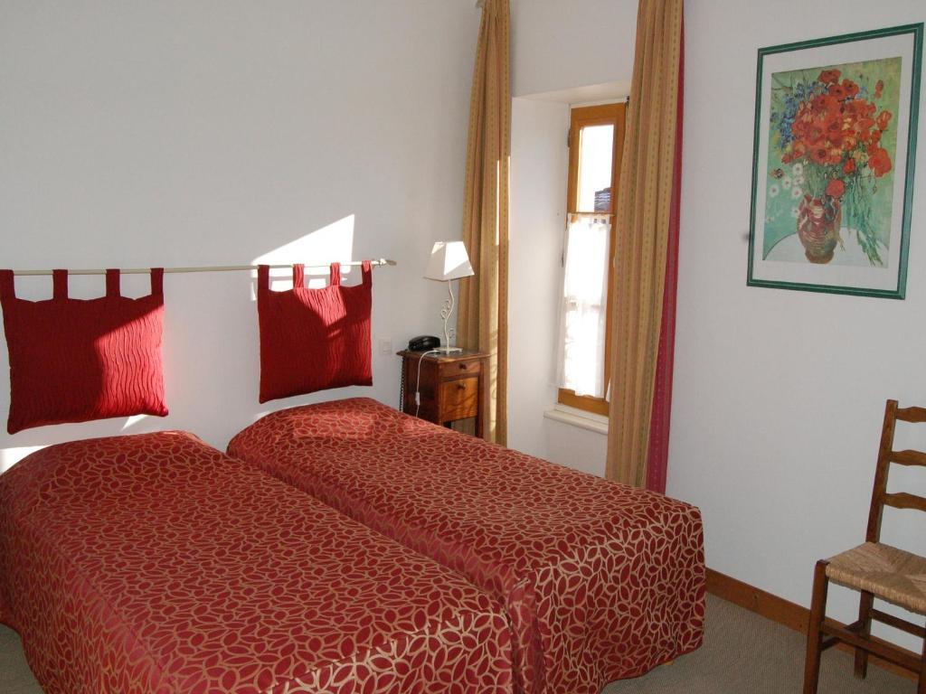 Hôtel du Donjon Aulnay  Kamer foto