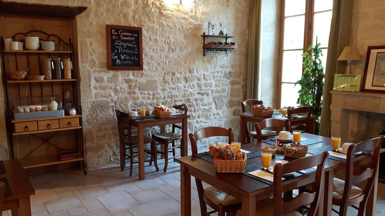 Hôtel du Donjon Aulnay  Buitenkant foto