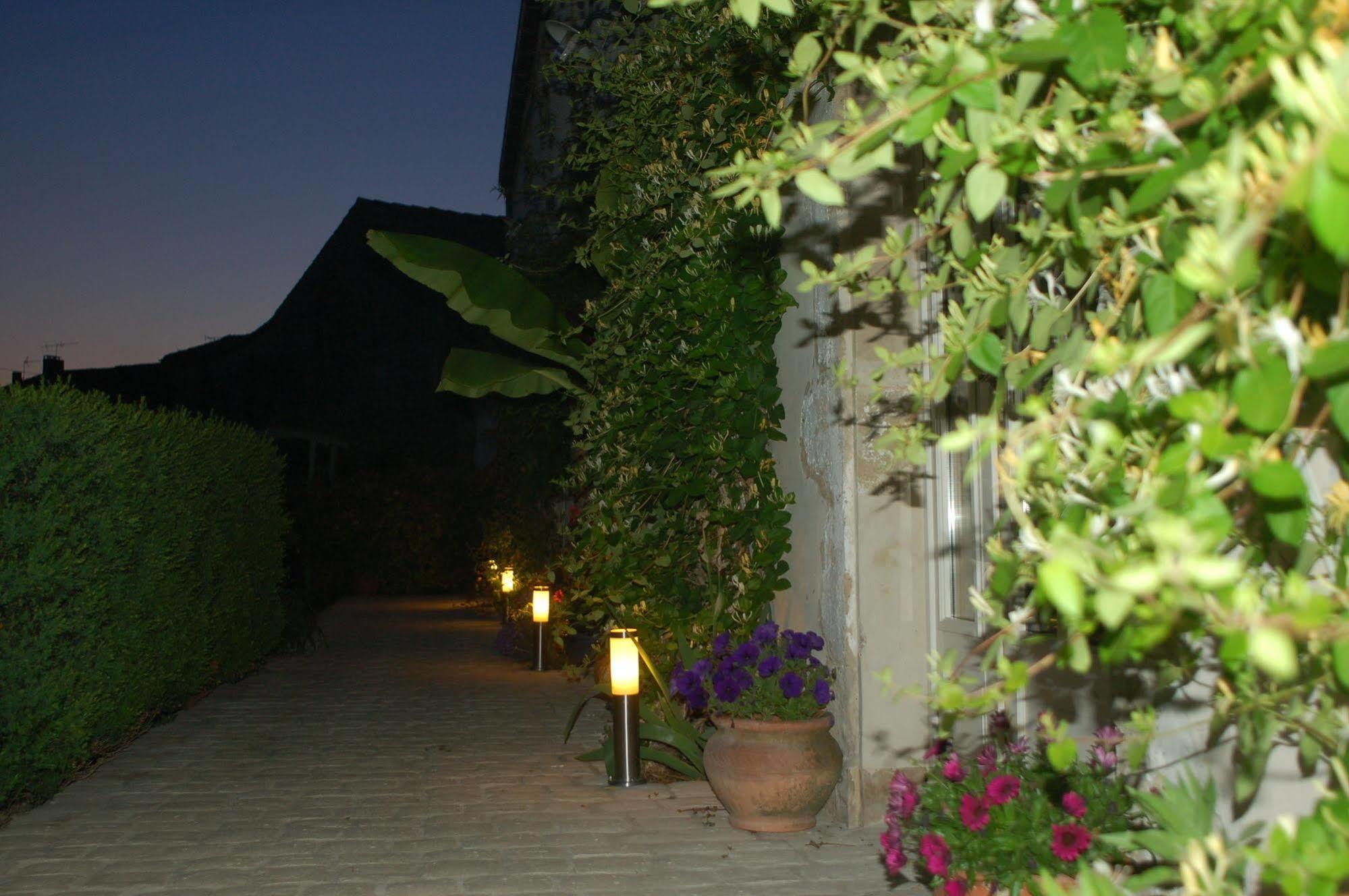 Hôtel du Donjon Aulnay  Buitenkant foto